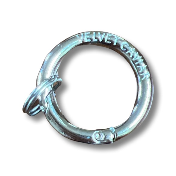 Velvet Caviar Baby Animals AirPod Case NWOB - Picture 4 of 4